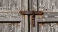 identifying manipulation masked as weakness